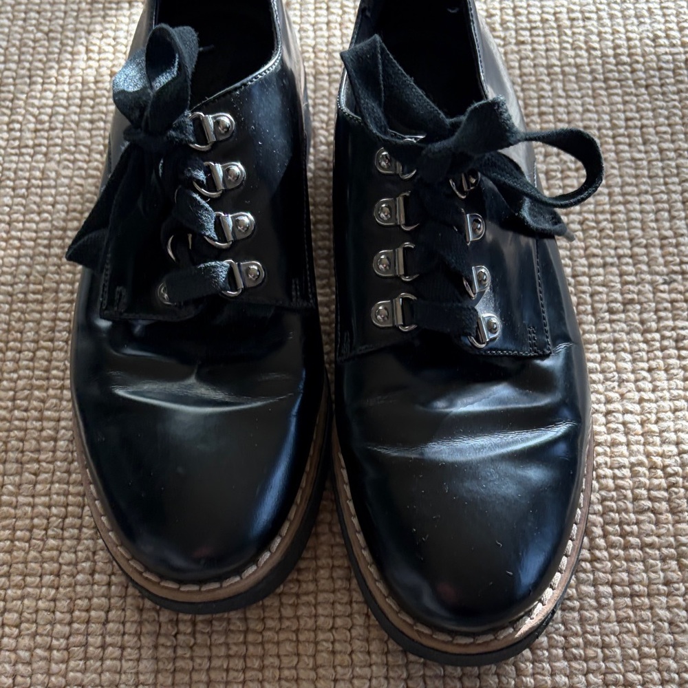 Classic Black womens shoes